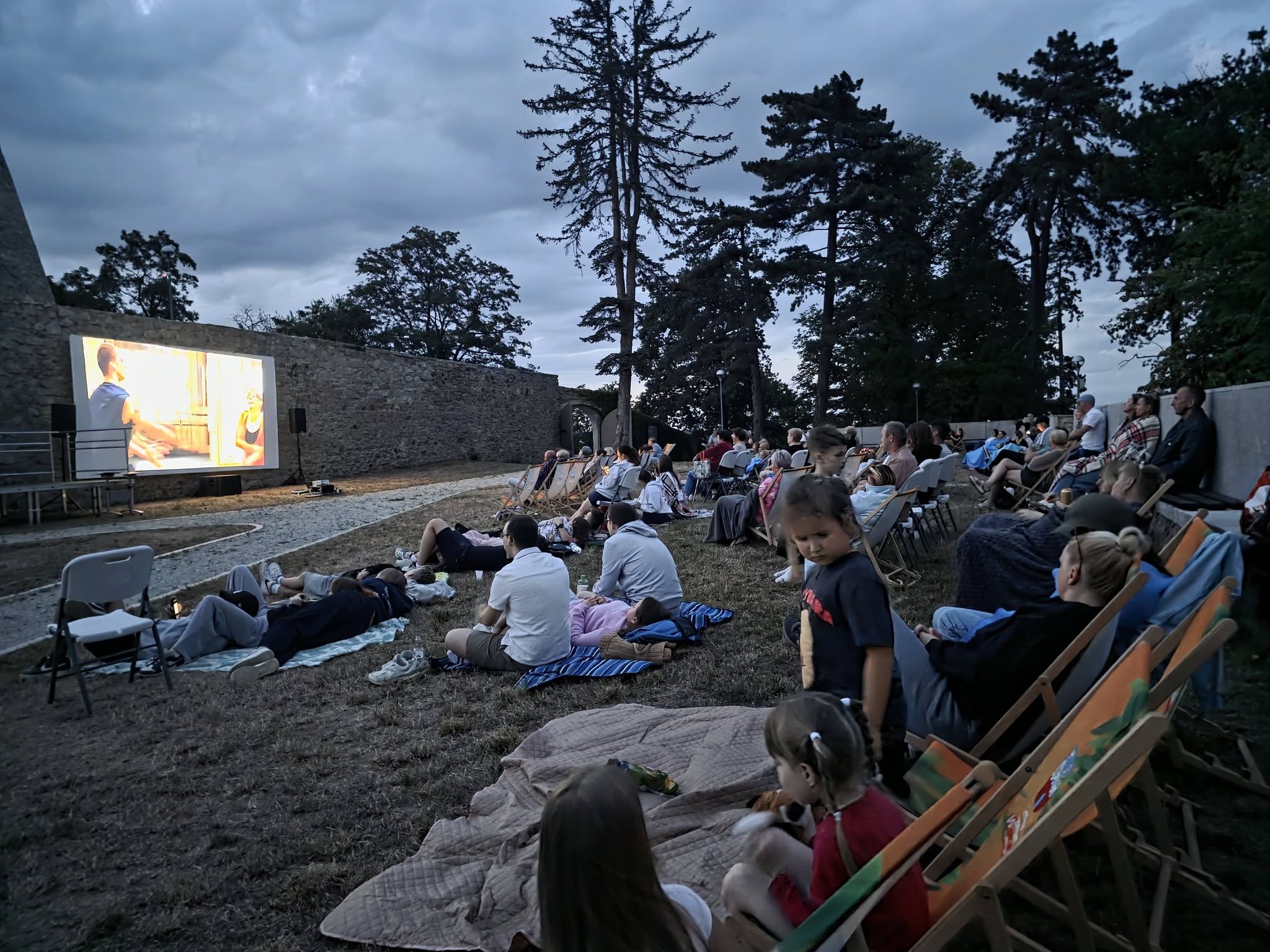 Kino „pod chmurką”, ogromna frekwencja i zapowiedź kolejnego spotkania [FOTO] 
